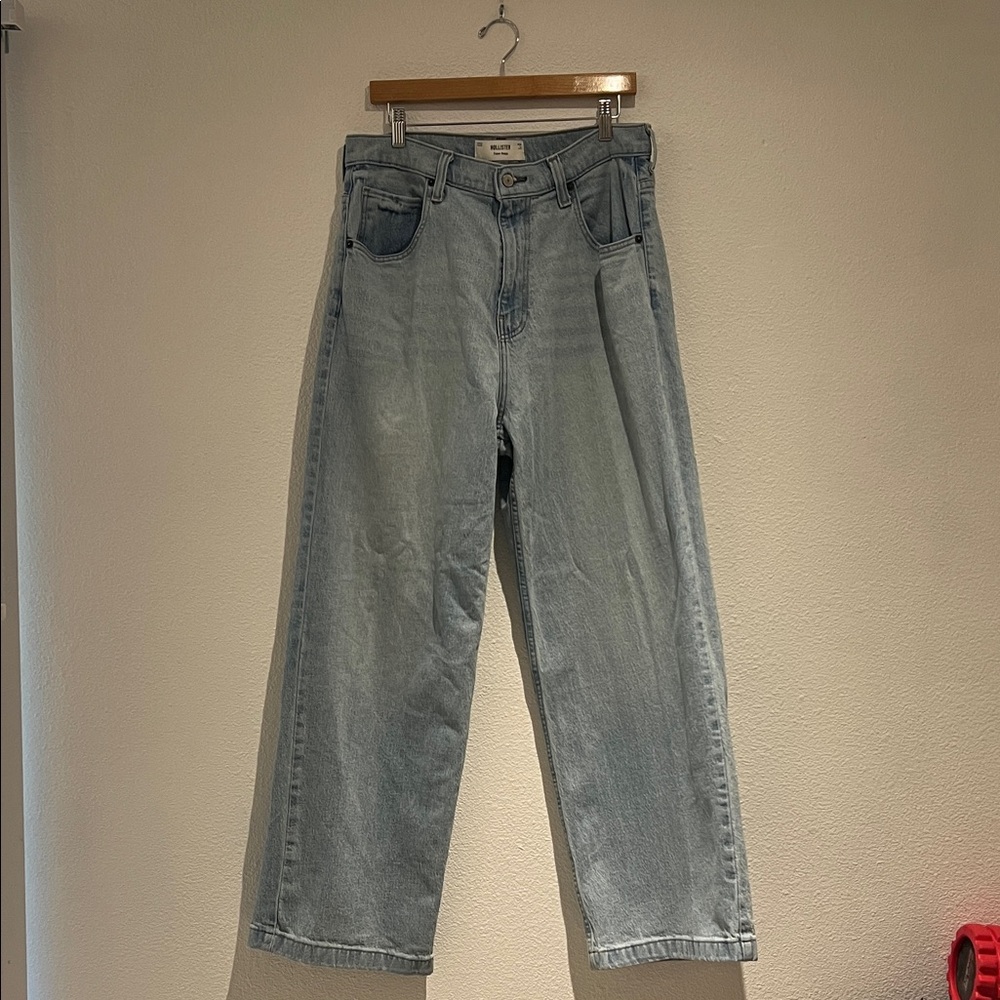 Hollister Men's Relaxed Light Blue Jeans